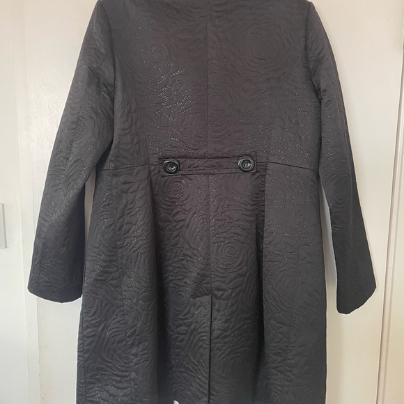 Embossed Rose Patterned Long Jacket - Picture 4 of 5